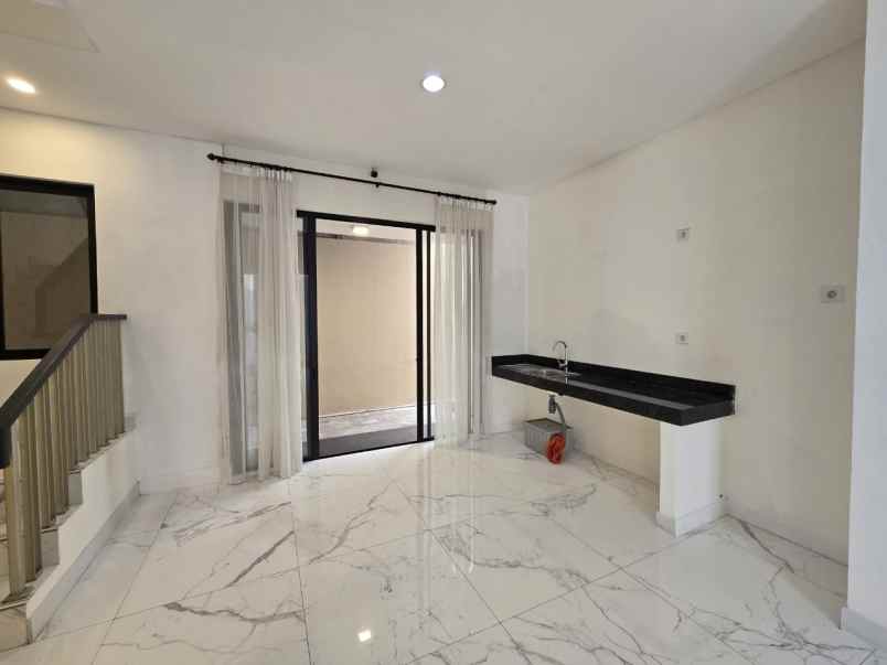 dijual rumah asya jakarta garden city