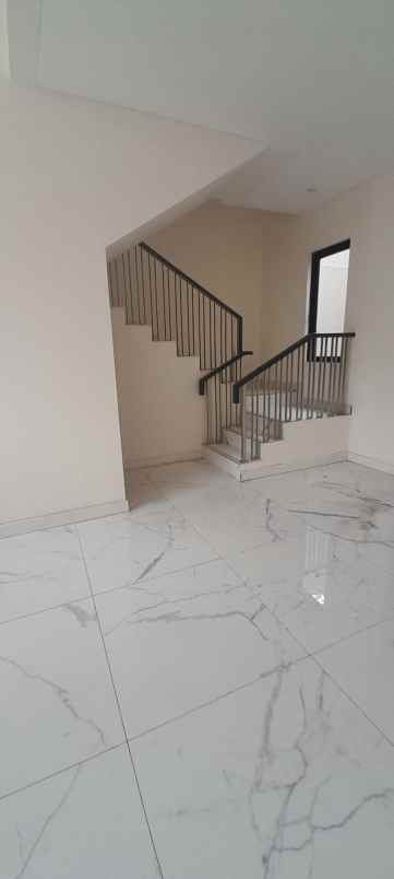 dijual rumah asya jakarta garden city