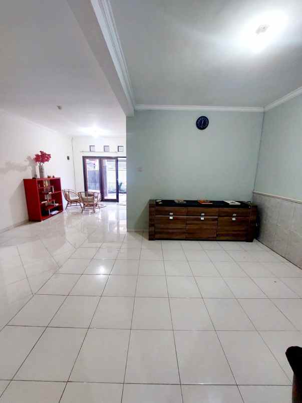 dijual rumah babatan pratama wiyung
