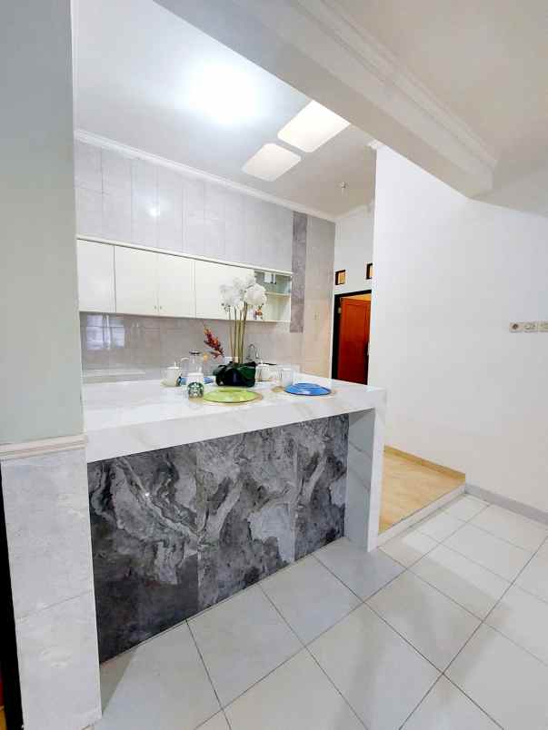 dijual rumah babatan pratama wiyung