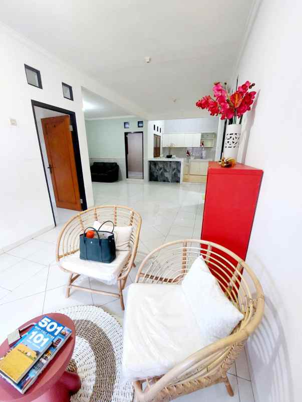 dijual rumah babatan pratama wiyung