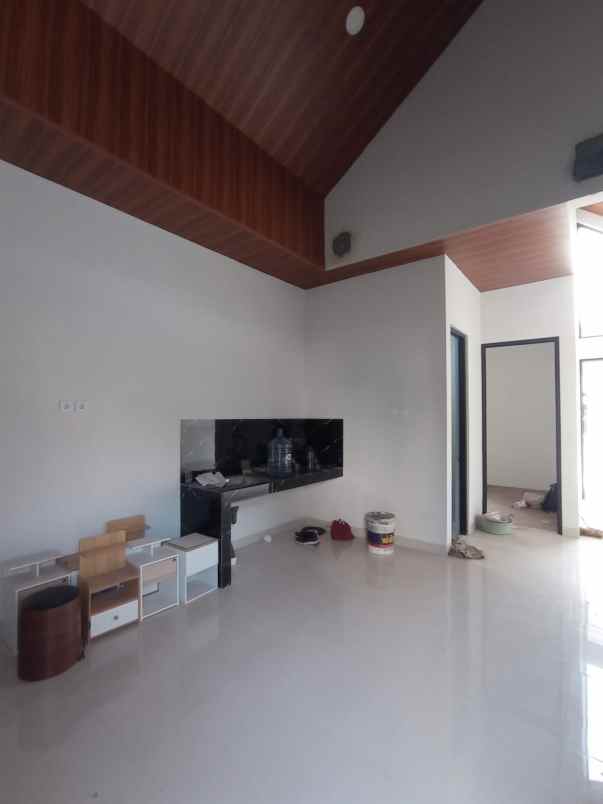 dijual rumah bakungan