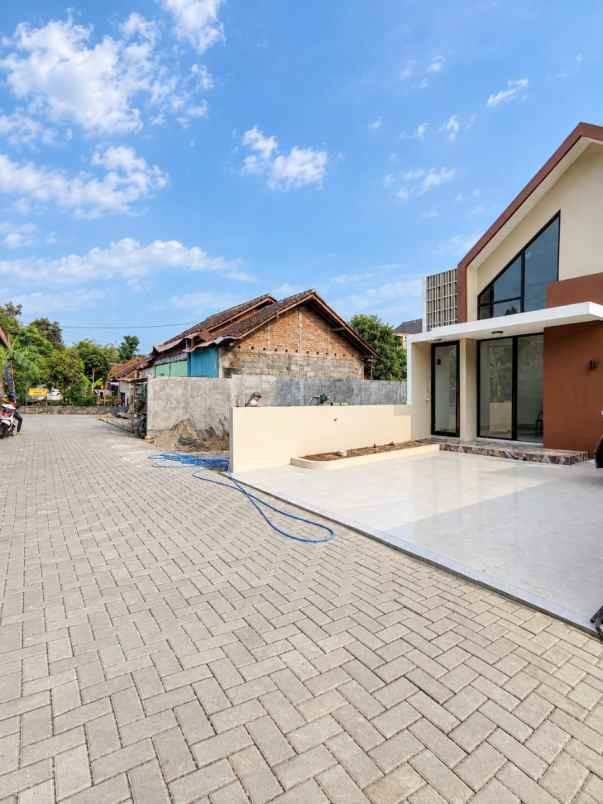 dijual rumah bakungan