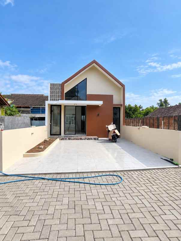 dijual rumah bakungan