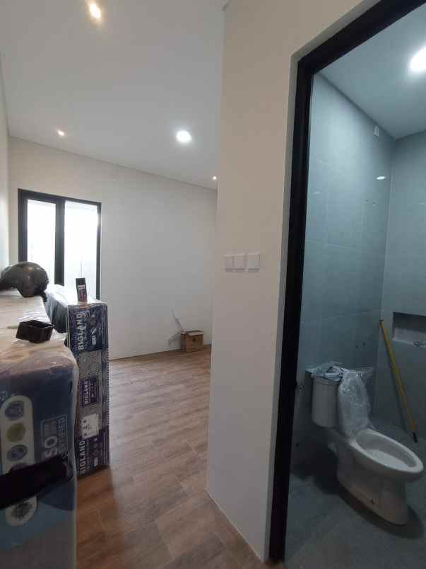 dijual rumah bakungan