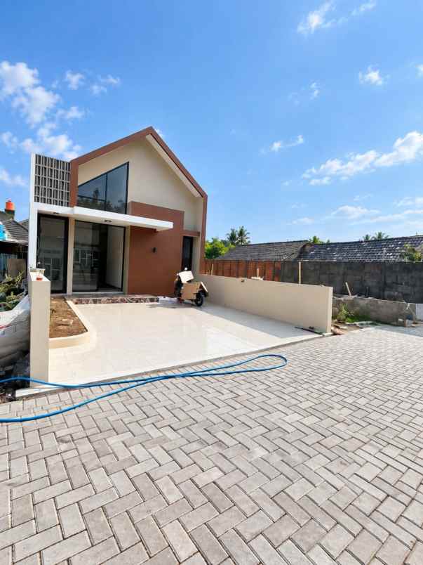 dijual rumah bakungan