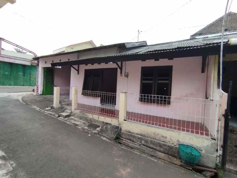 dijual rumah banjarsari surakarta