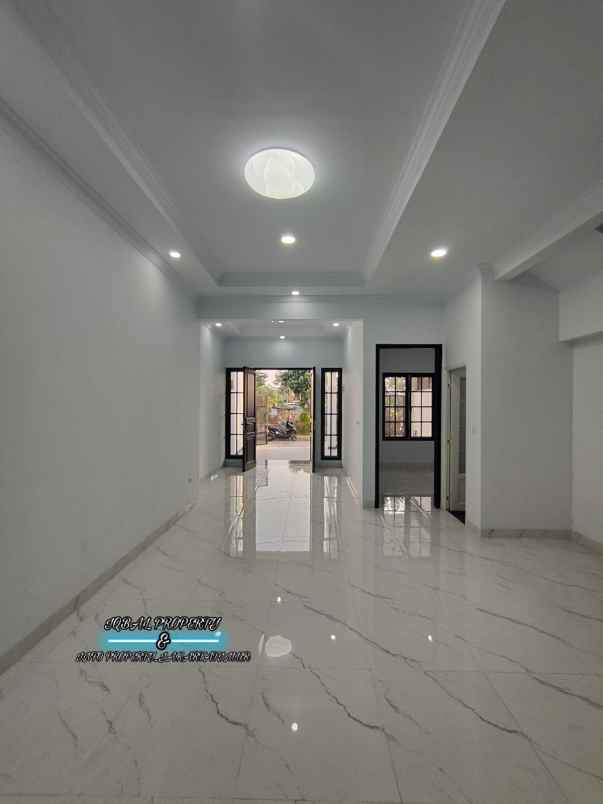 dijual rumah baru dengan rofftop siap huni
