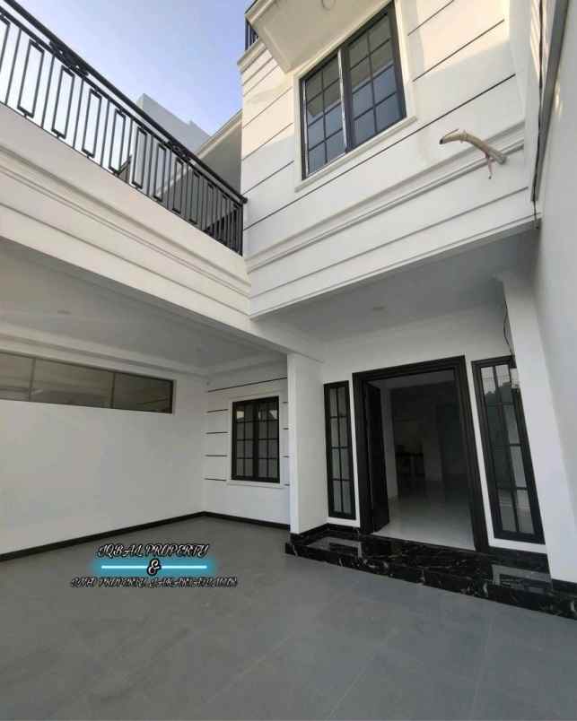 dijual rumah baru dengan rofftop siap huni