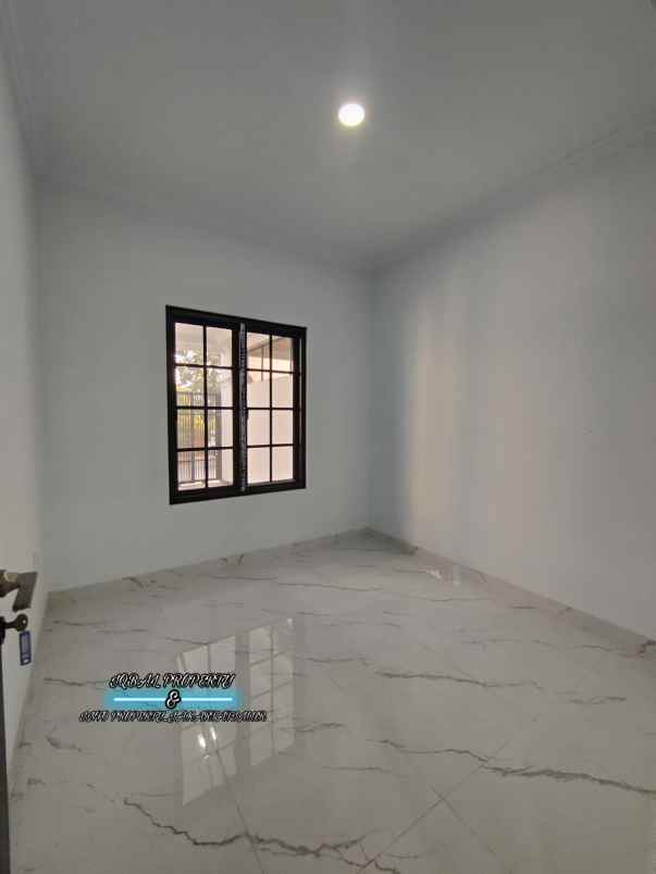 dijual rumah baru dengan rofftop siap huni