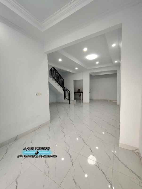 dijual rumah baru dengan rofftop siap huni