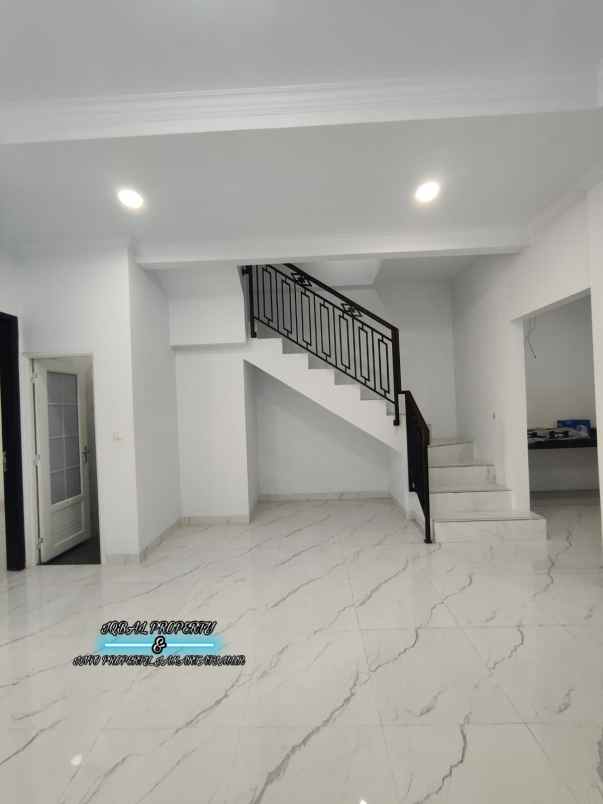 dijual rumah baru dengan rofftop siap huni