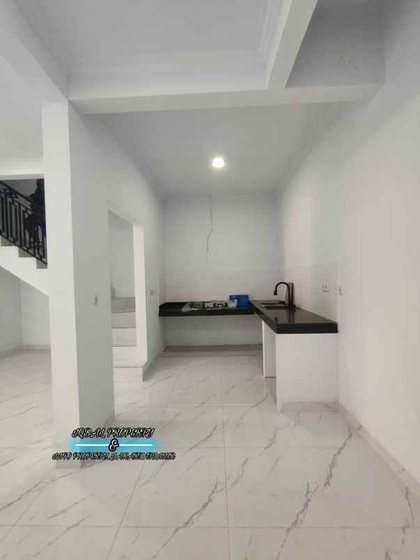 dijual rumah baru dengan rofftop siap huni