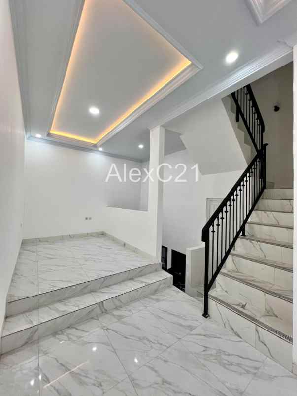 dijual rumah baru di cipedak jagakarsa jakarta selatan