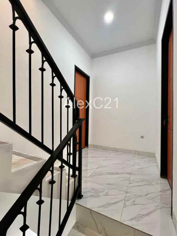 dijual rumah baru di cipedak jagakarsa jakarta selatan