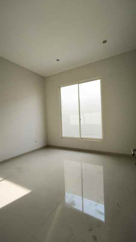 dijual rumah baru gress araya 2 siap huni row 3 mobil