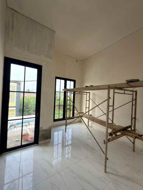 dijual rumah baru modern american style