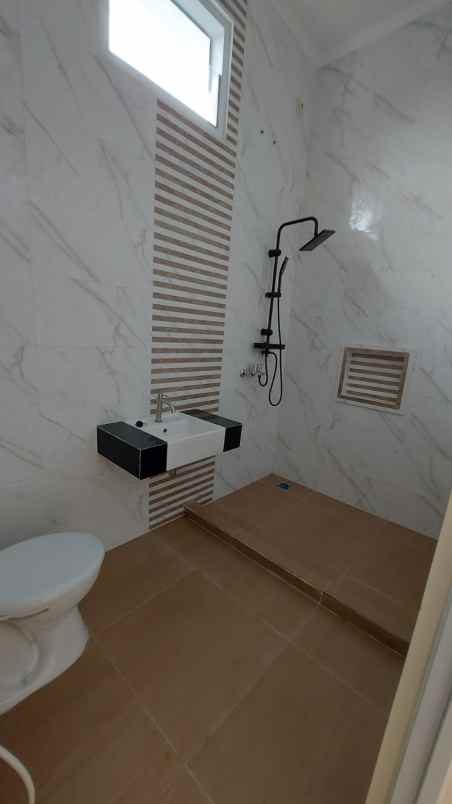 dijual rumah belakang mall kelapa