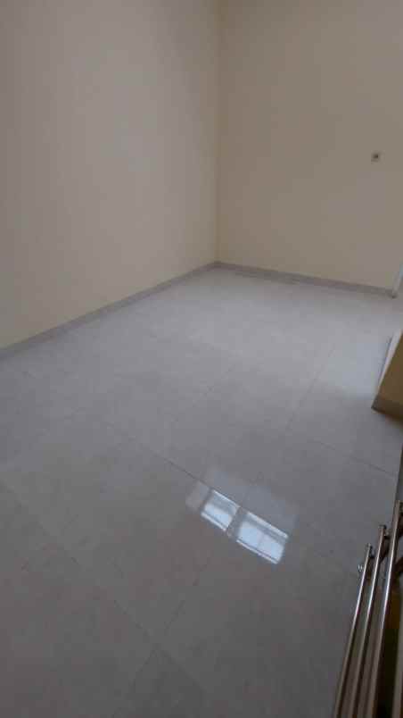 dijual rumah belakang mall kelapa