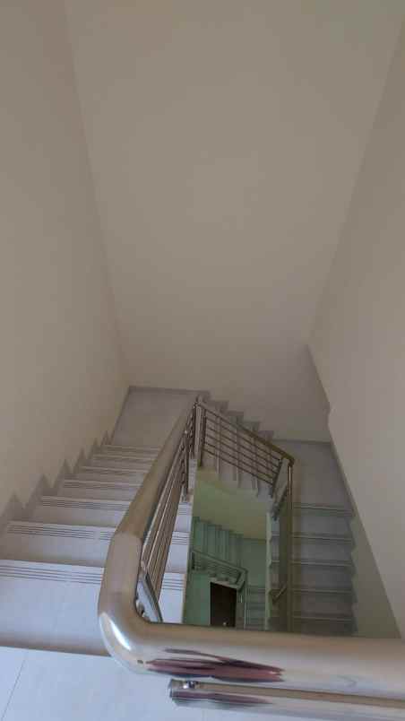 dijual rumah belakang mall kelapa