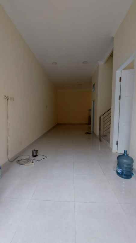 dijual rumah belakang mall kelapa