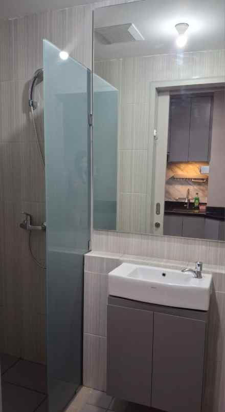 dijual rumah bella pakuwon city