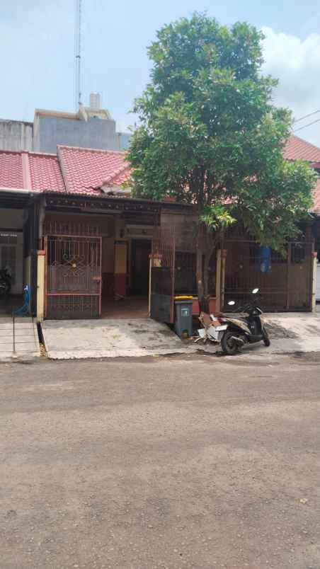 dijual rumah boulevard hijau