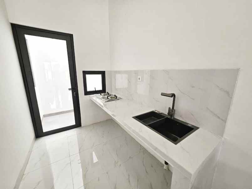 dijual rumah boulevard hijau kota