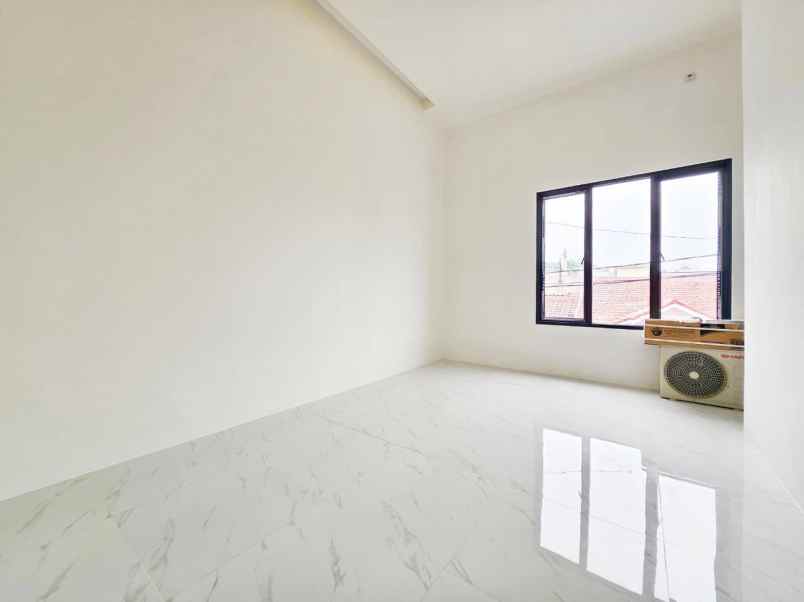 dijual rumah boulevard hijau kota