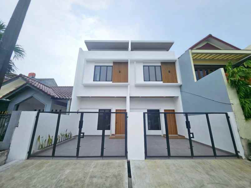 dijual rumah boulevard hijau kota