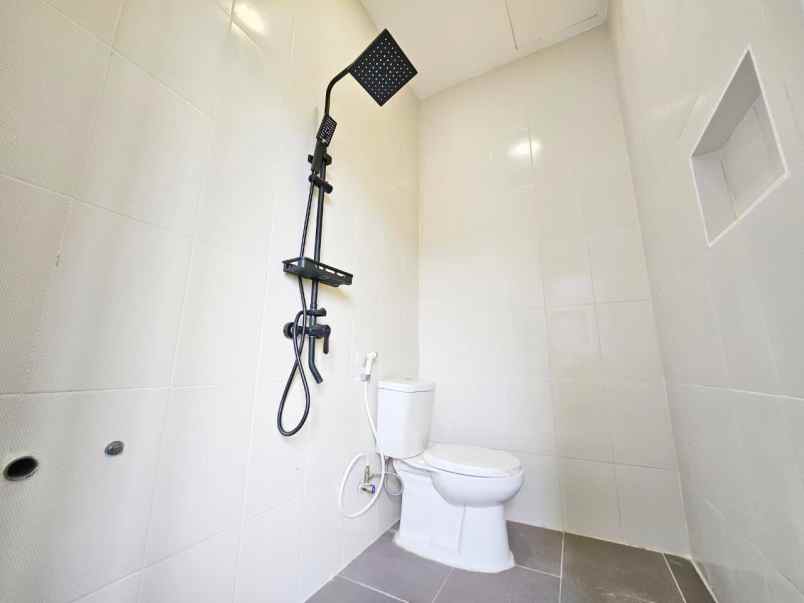 dijual rumah boulevard hijau kota