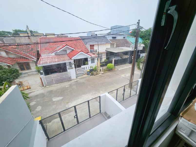 dijual rumah boulevard hijau kota