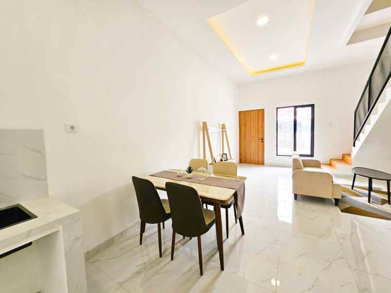 dijual rumah boulevard hijau kota