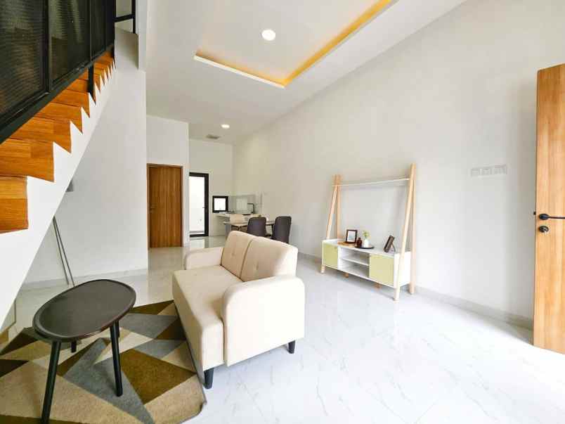 dijual rumah boulevard hijau kota