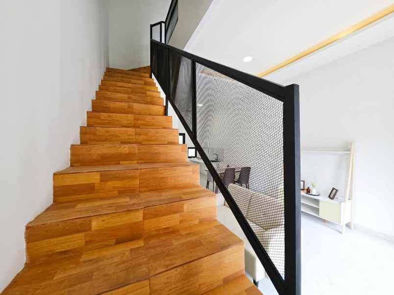 dijual rumah boulevard hijau kota