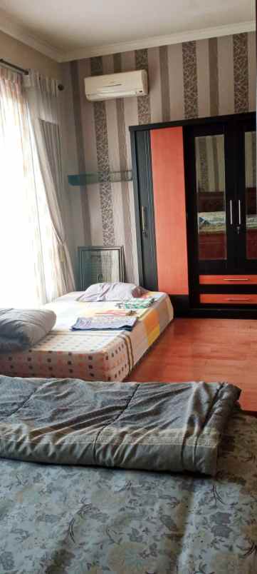 dijual rumah boulevard hijau regency