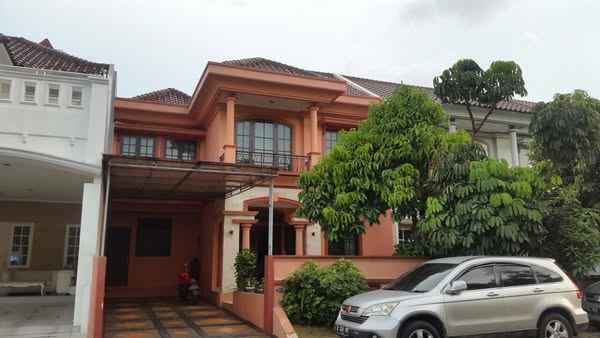 dijual rumah boulevard hijau regency