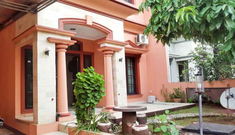 dijual rumah boulevard hijau regency