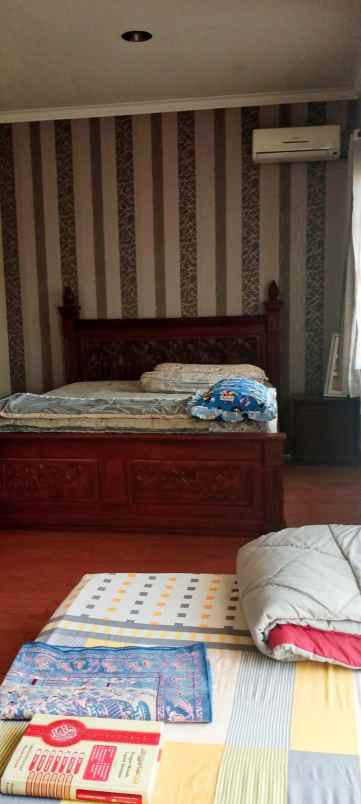 dijual rumah boulevard hijau regency