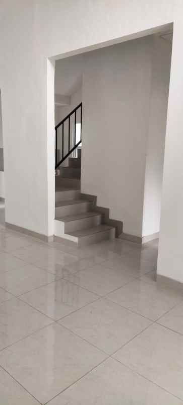 dijual rumah bukit cimanggu