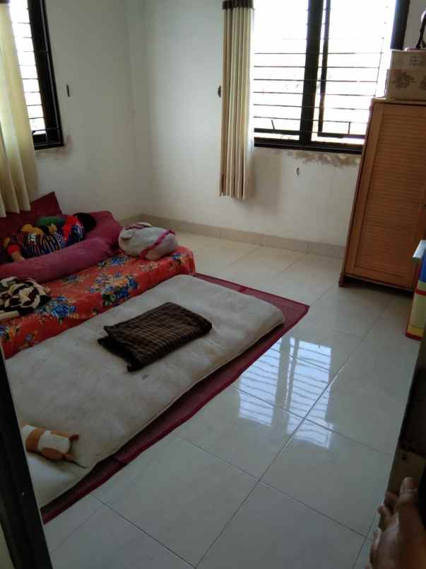 dijual rumah bumi sariwangi kel