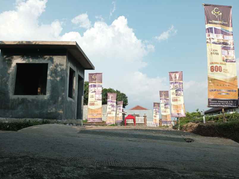 dijual rumah cihanjuang cimahi