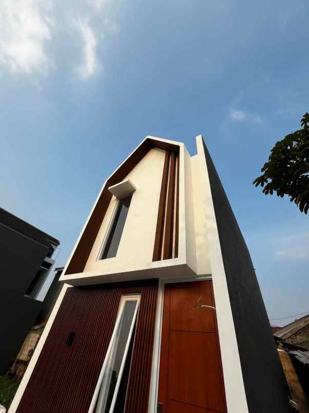 dijual rumah cilangkap