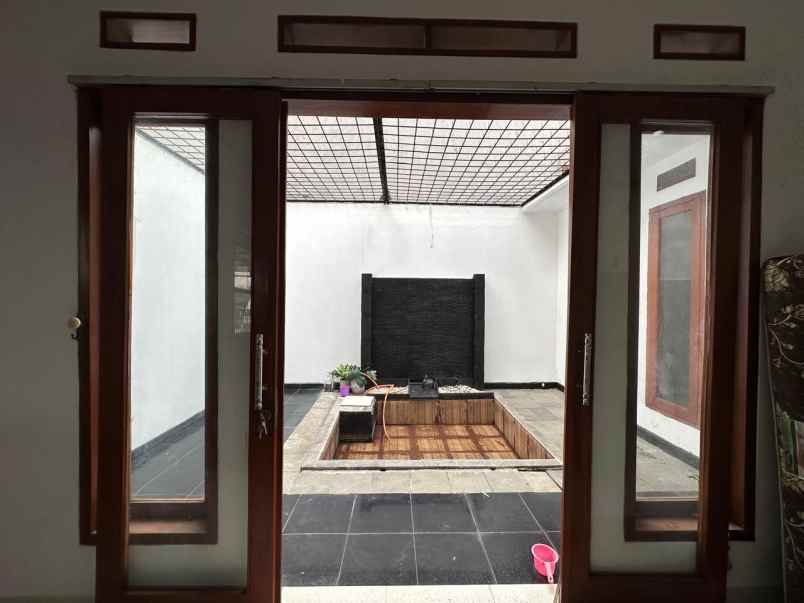 dijual rumah cipageran