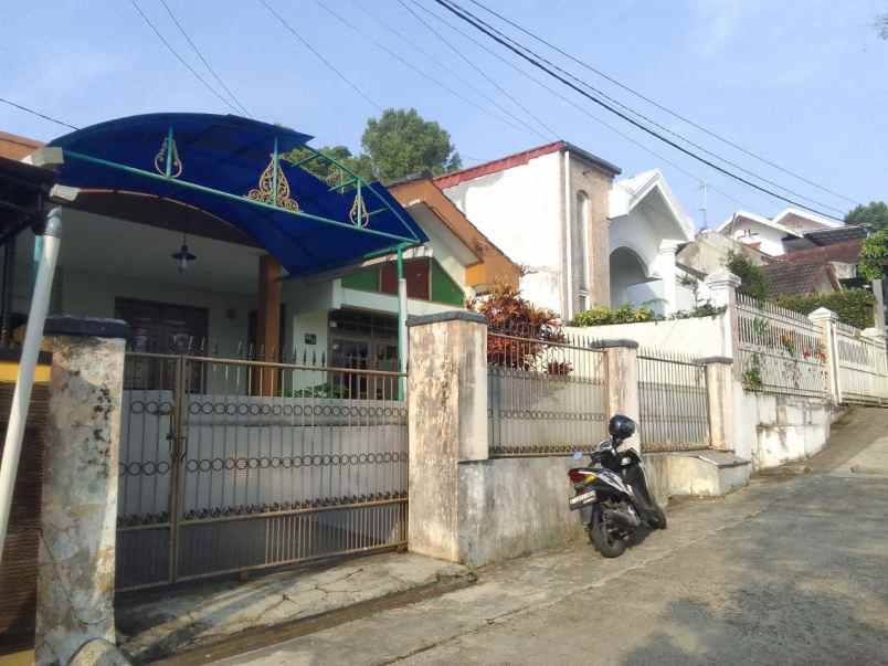 dijual rumah cipageran asri