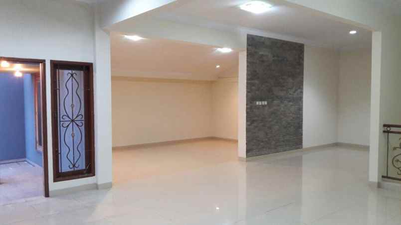 dijual rumah citra gran jl alternatif