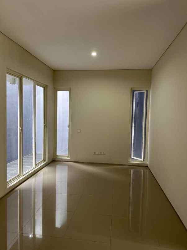 dijual rumah citraland the greenlake