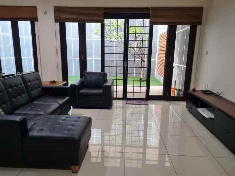 dijual rumah cluster asia tropis hi