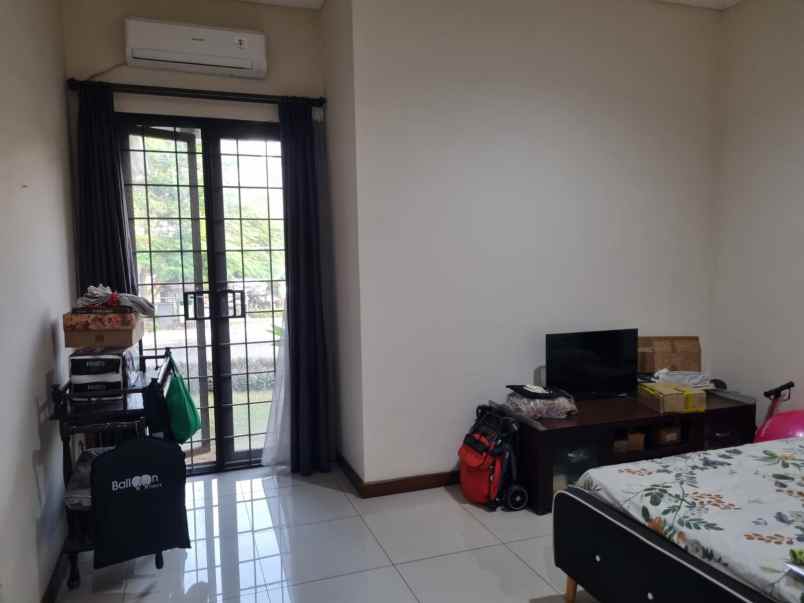 dijual rumah cluster asia tropis hi