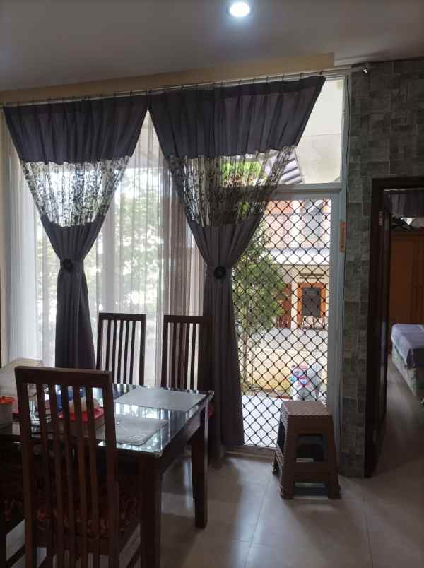 dijual rumah cluster capitol dago